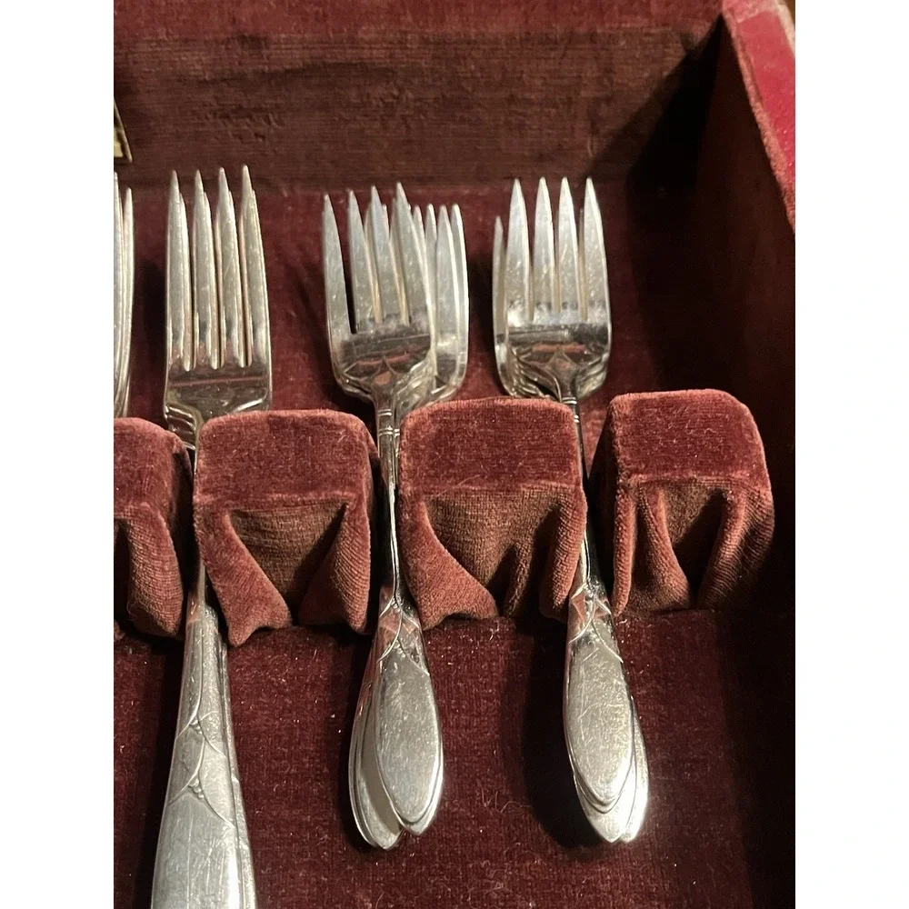 Vintage 50pc Oneida Community Silverplate Flatware Set - Coronation 1936‎ - Case